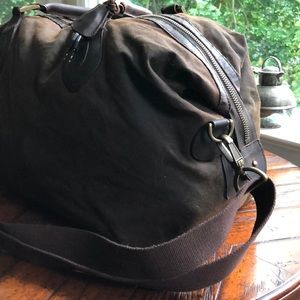 barbour wax cotton travel explorer holdall